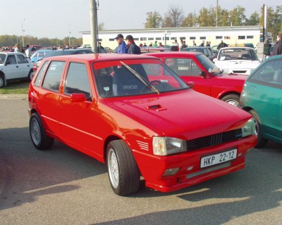 Fiat Uno cerveny.jpg